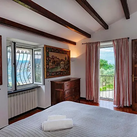 וילה Typical Renovated House With Sea Views *